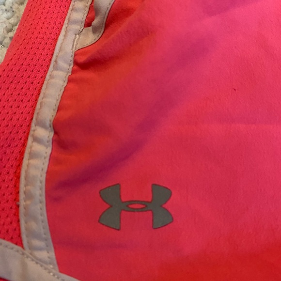 Women’s Under Armour workout shorts - Picture 2 of 3